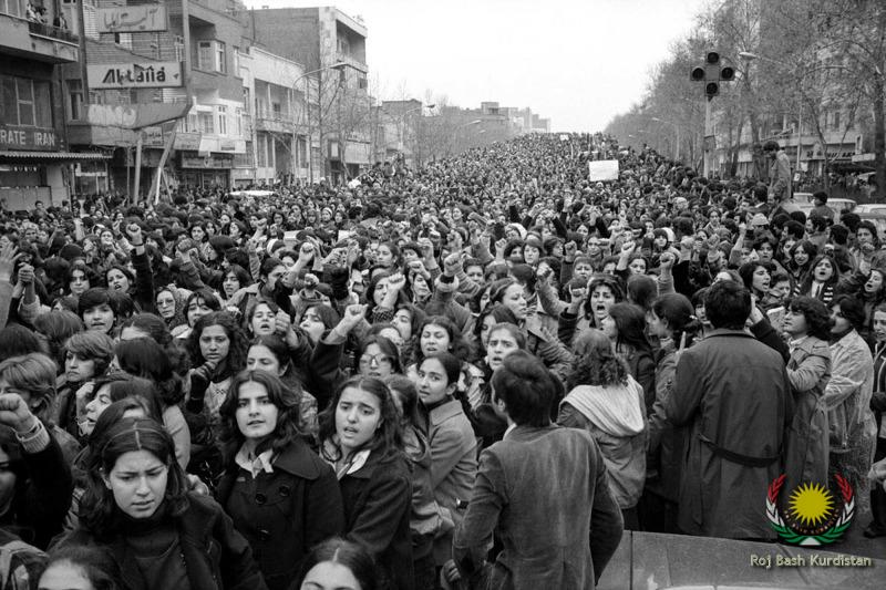 women protesting hijab iran