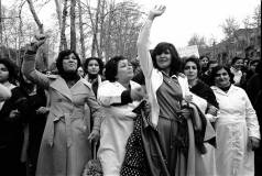 women protesting hijab iran 2